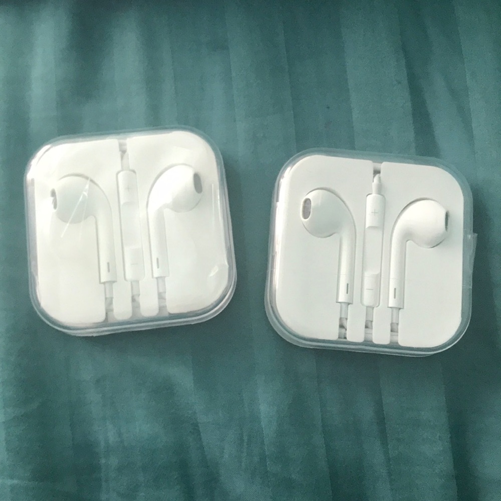 I phone 7 headphones with the lightning cord